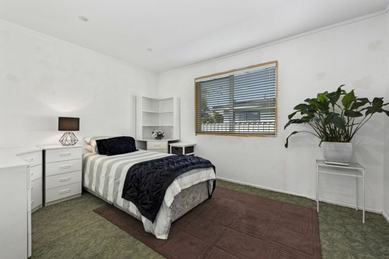 Photo of property in 12 Indiana Grove, Totara Park, Upper Hutt, 5018