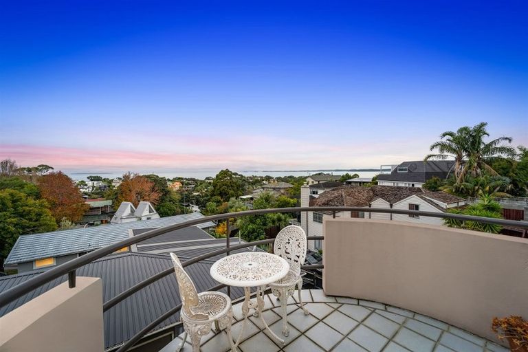 Photo of property in 2/21 Eastcliffe Road, Castor Bay, Auckland, 0620