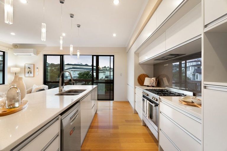 Photo of property in 43 Hornbill Drive, Fairview Heights, Auckland, 0632