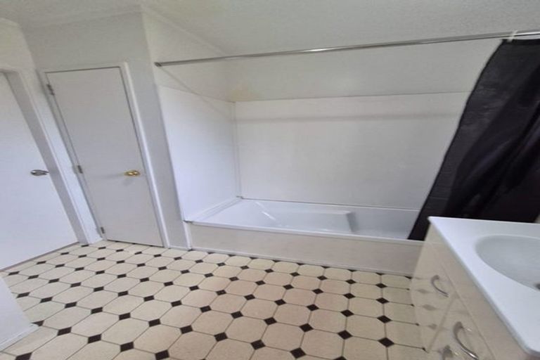 Photo of property in 6a Blacklock Avenue, Henderson, Auckland, 0612