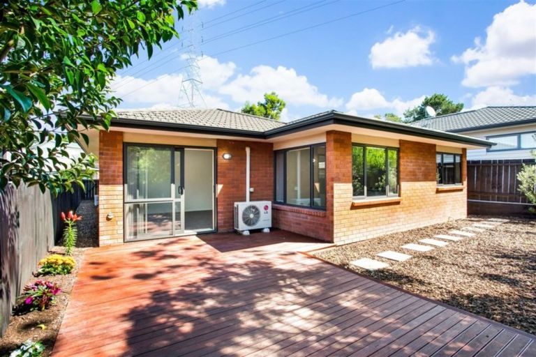 Photo of property in 318 Triangle Road, Massey, Auckland, 0614