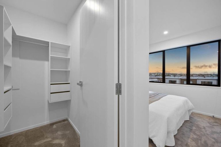 Photo of property in 33d Garadice Road, Rothesay Bay, Auckland, 0630