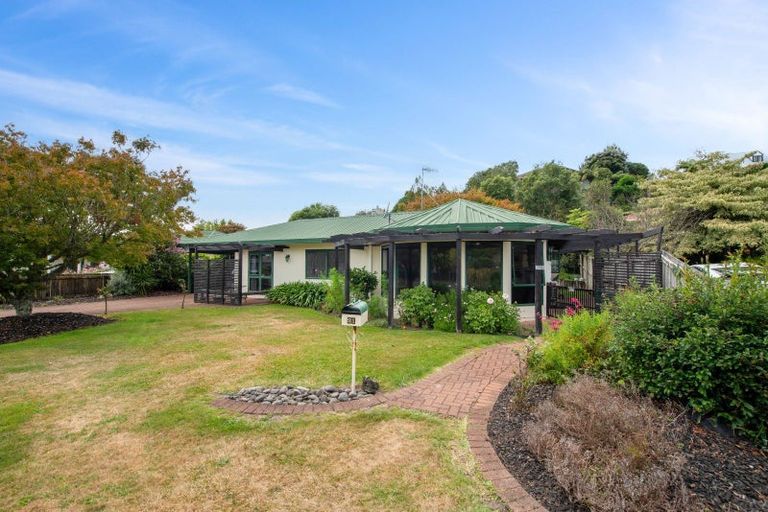 Photo of property in 21 Capricorn Place, Kawaha Point, Rotorua, 3010
