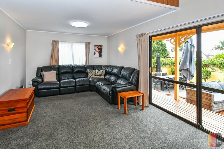 Photo of property in 14 Hadley Wood Drive, Wattle Downs, Auckland, 2103