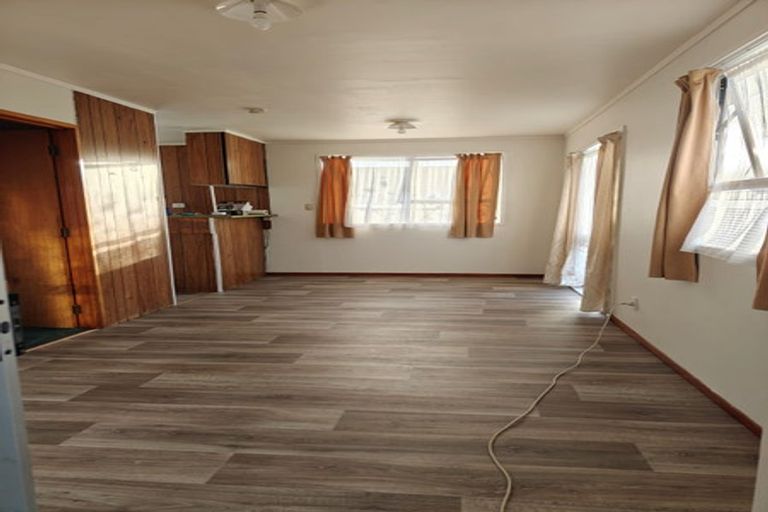 Photo of property in 5 Moncrieff Avenue, Clendon Park, Auckland, 2103