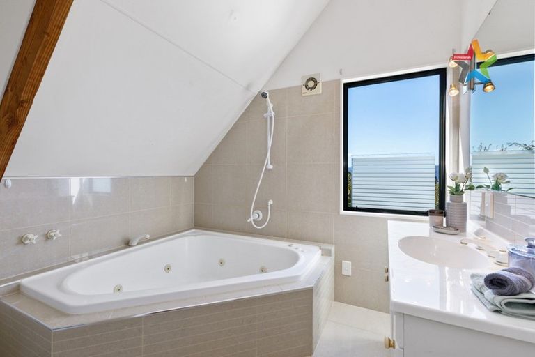 Photo of property in 49a Maungaraki Road, Korokoro, Lower Hutt, 5012