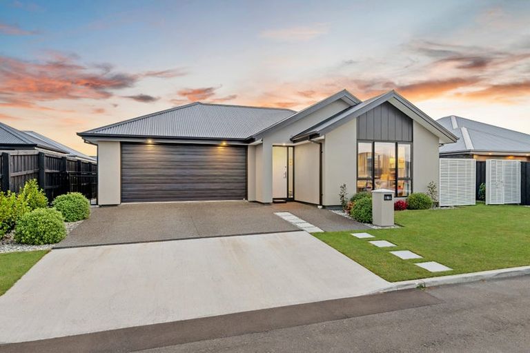 Photo of property in 8 Hanmer Crescent, Rangiora, 7400