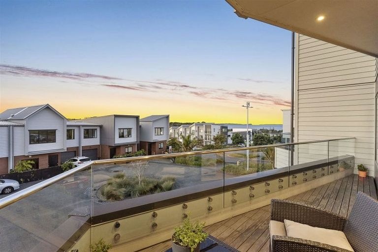 Photo of property in 4 Moki Place, Long Bay, Auckland, 0630