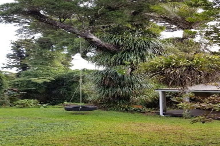 Photo of property in 48 Turanga Road, Henderson Valley, Auckland, 0612