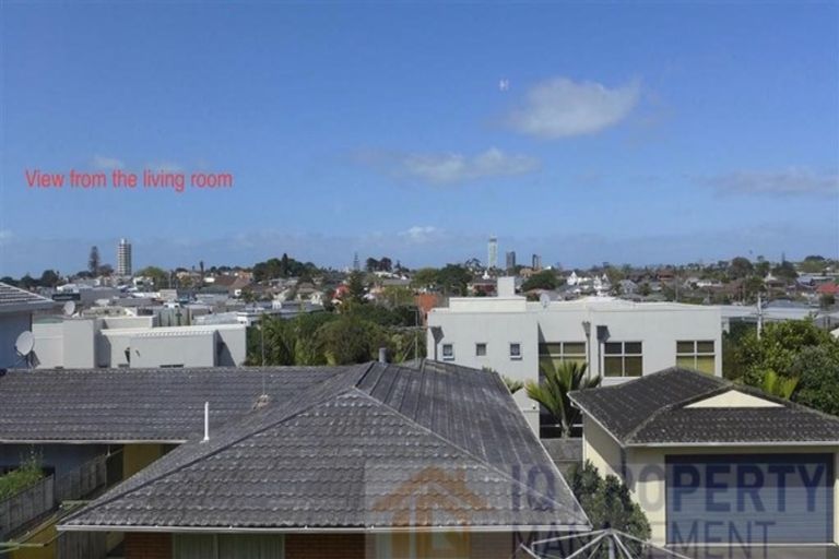 Photo of property in 1/15 East Coast Road, Milford, Auckland, 0620