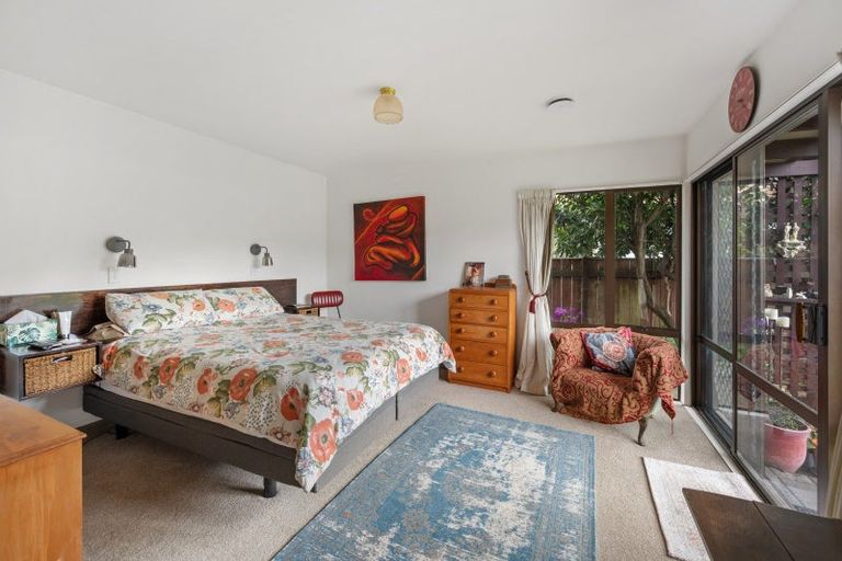 Photo of property in 2 Webb Place, Taradale, Napier, 4112