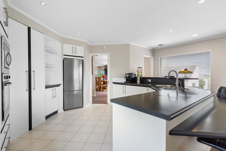 Photo of property in 8 Chiania Place, Somerville, Auckland, 2014