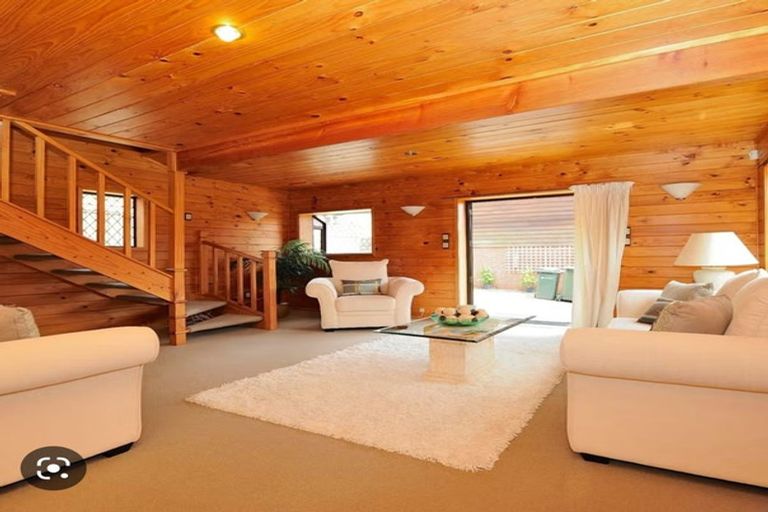 Photo of property in 2/170 Green Lane West, Greenlane, Auckland, 1051