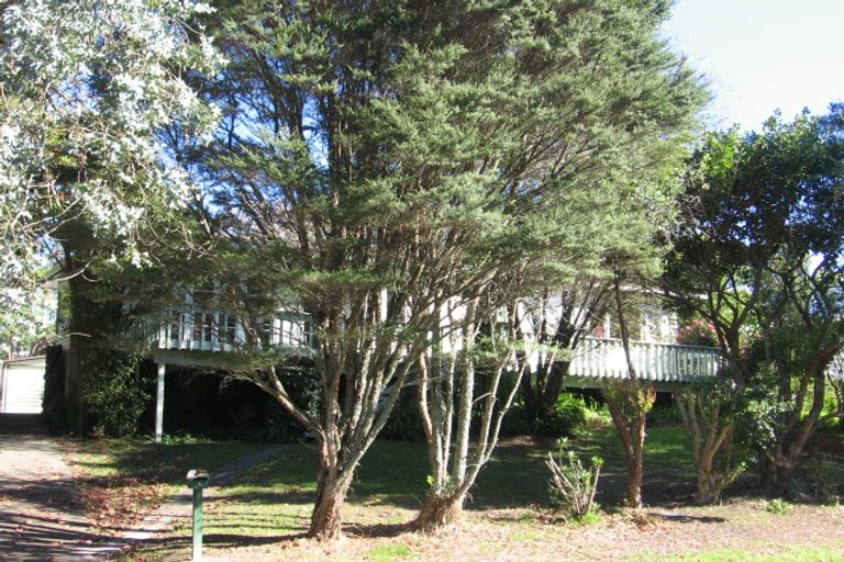 Photo of property in 5 Paewai Road, Glen Eden, Auckland, 0602