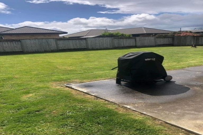 Photo of property in 14 Cleveland Heights, Kelvin Grove, Palmerston North, 4414