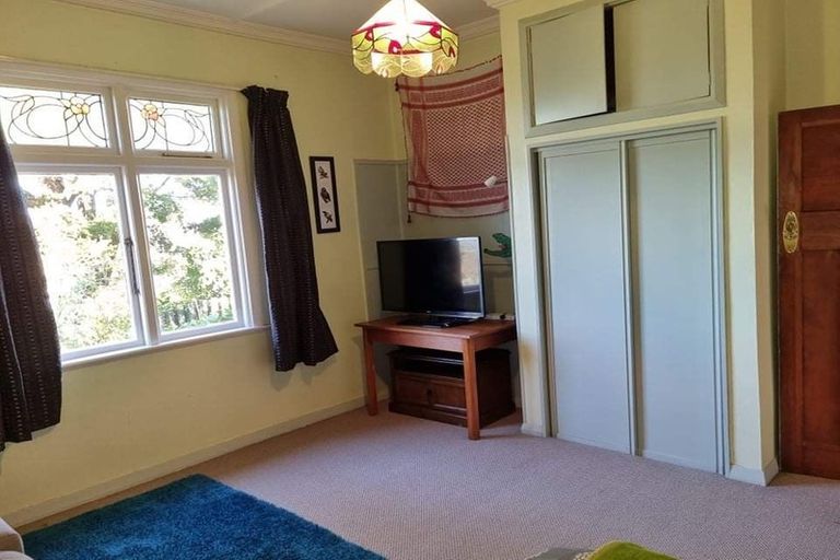 Photo of property in 1 Cossens Street, Balclutha, 9230