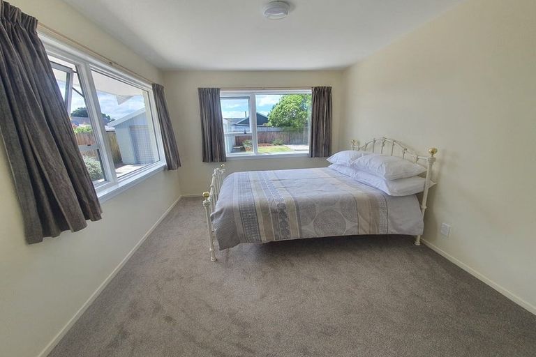 Photo of property in 150 Queenspark Drive, Parklands, Christchurch, 8083