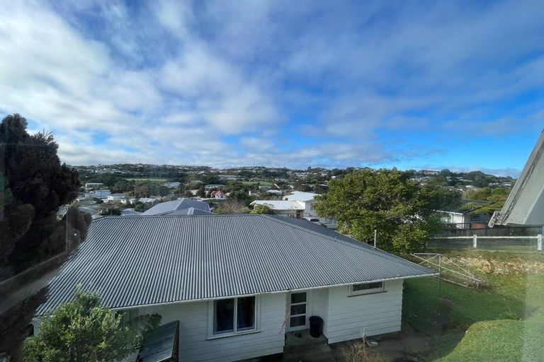 Photo of property in 9 Bellringer Crescent, Newlands, Wellington, 6037