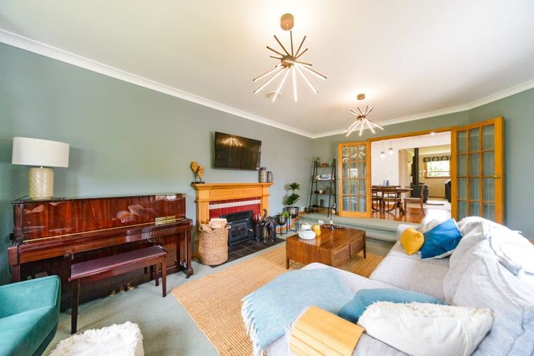 Photo of property in 17 Aranui Road, Kairanga, Palmerston North, 4475