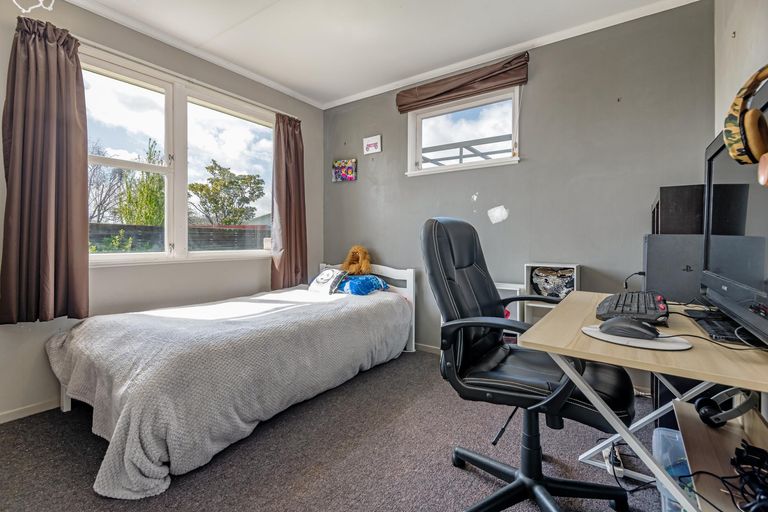 Photo of property in 22 Rhodes Drive, Kelvin Grove, Palmerston North, 4414