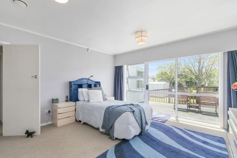 Photo of property in 160 Wainuiomata Road, Wainuiomata, Lower Hutt, 5014