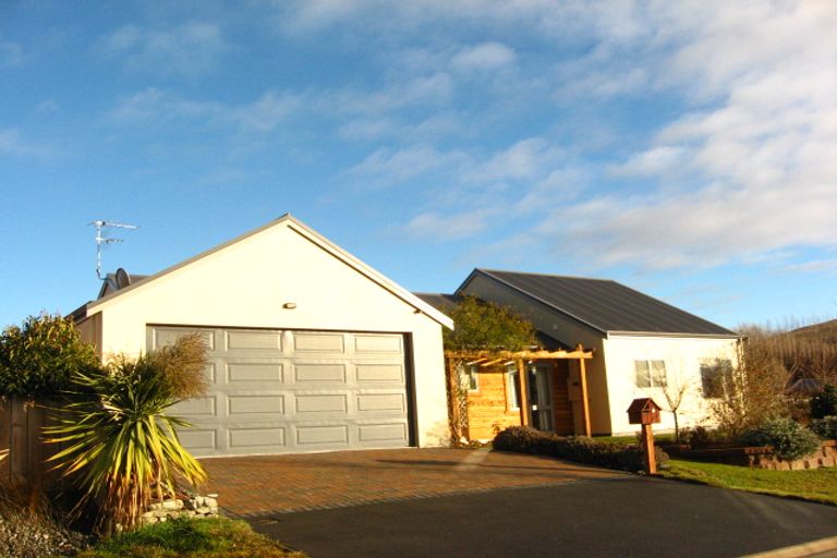 Photo of property in 2 Manorburn Place, Lake Hayes, Queenstown, 9304