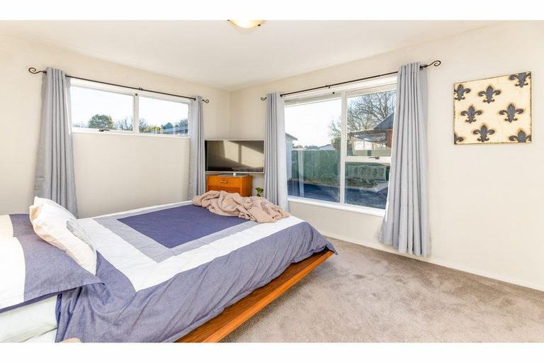 Photo of property in 23 Denniston Crescent, Redwood, Christchurch, 8051