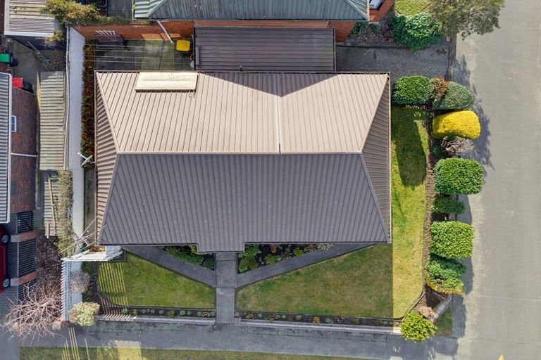 Photo of property in 1/102 Lake Terrace Road, Burwood, Christchurch, 8061