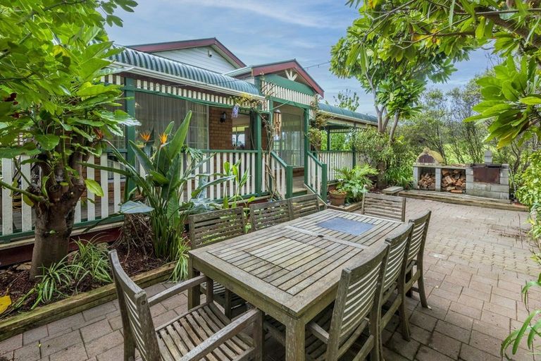 Photo of property in 72 Toi Street, Otaki Beach, Otaki, 5512