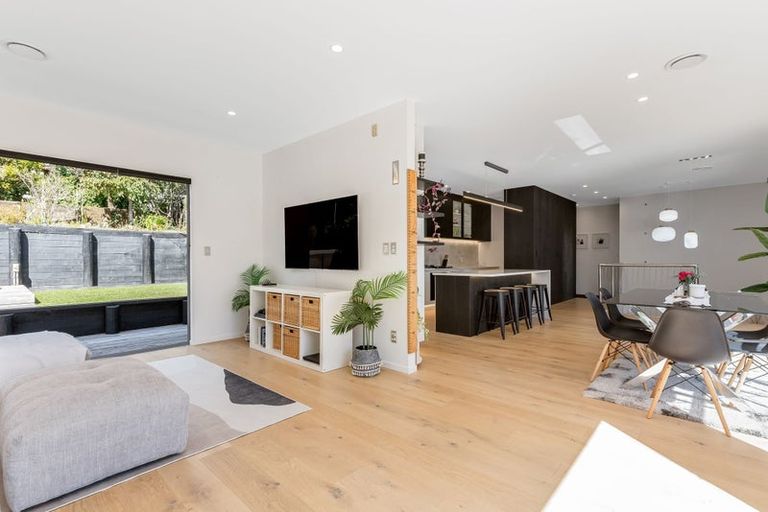 Photo of property in 302 Paremata Road, Whitby, Porirua, 5381