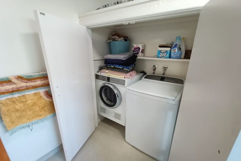 Photo of property in 73 Marine Parade, Seatoun, Wellington, 6022