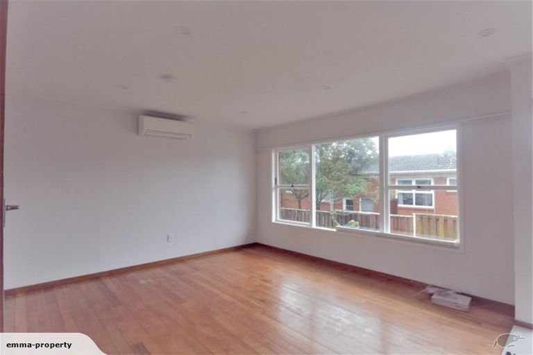 Photo of property in 2/18 Shakespeare Road, Milford, Auckland, 0620