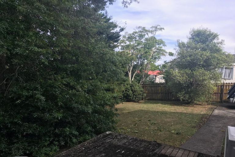 Photo of property in 127 Lancaster Road, Beach Haven, Auckland, 0626