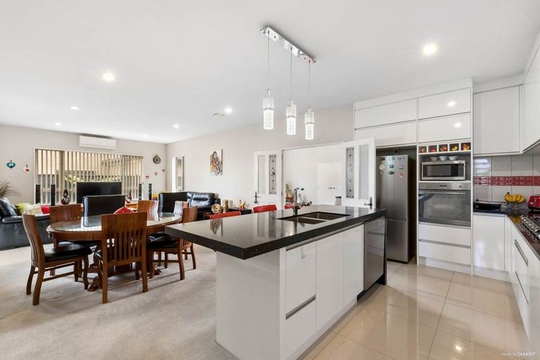 Photo of property in 43 Castlederg Drive, Flat Bush, Auckland, 2019