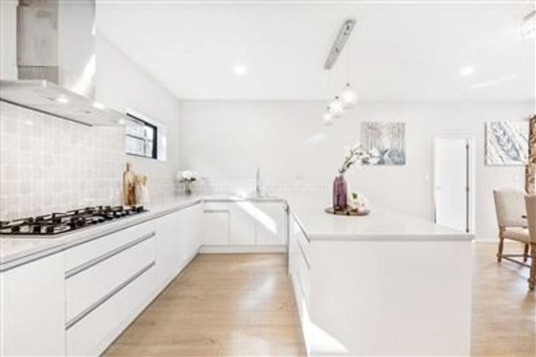 Photo of property in 32 The Enclave, Totara Heights, Auckland, 2105