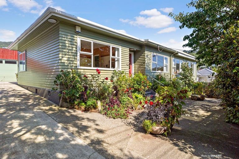 Photo of property in 1 Sim Street, Johnsonville, Wellington, 6037