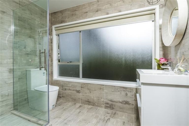 Photo of property in 271 East Coast Road, Mairangi Bay, Auckland, 0630