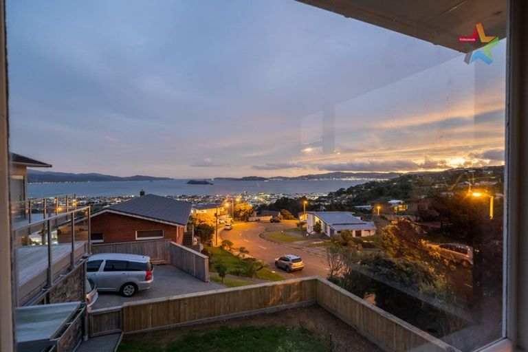 Photo of property in 102 Dowse Drive, Maungaraki, Lower Hutt, 5010