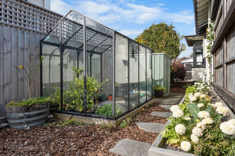 Photo of property in 102 Somerfield Street, Somerfield, Christchurch, 8024