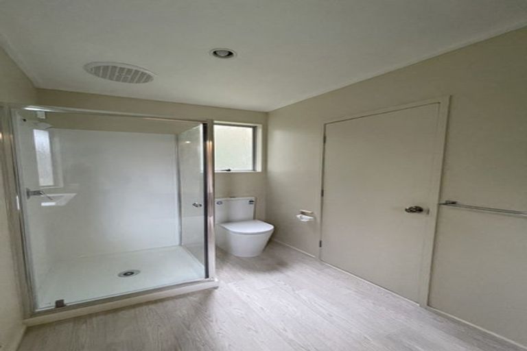 Photo of property in 28 Hinton Place, Weymouth, Auckland, 2103