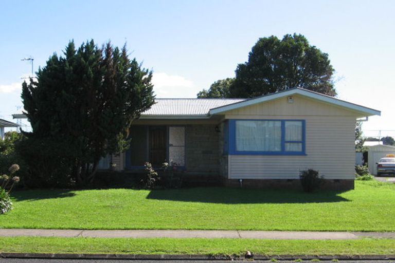 Photo of property in 96 Edgewater Drive, Pakuranga, Auckland, 2010