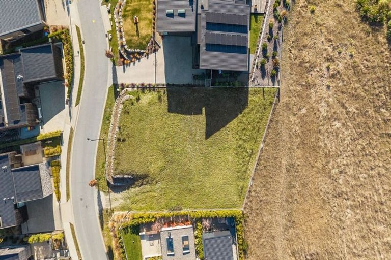 Photo of property in 16 Akitu Rise, Wanaka, 9305