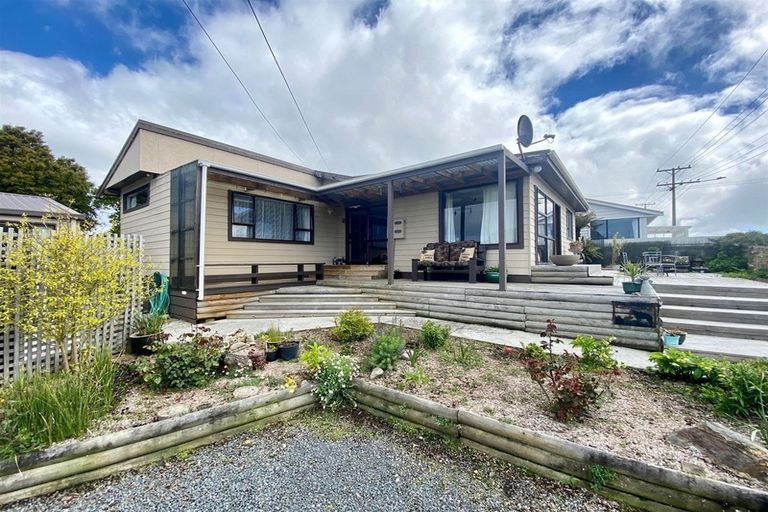 Photo of property in 19 Rata Street, Kaka Point, 9271