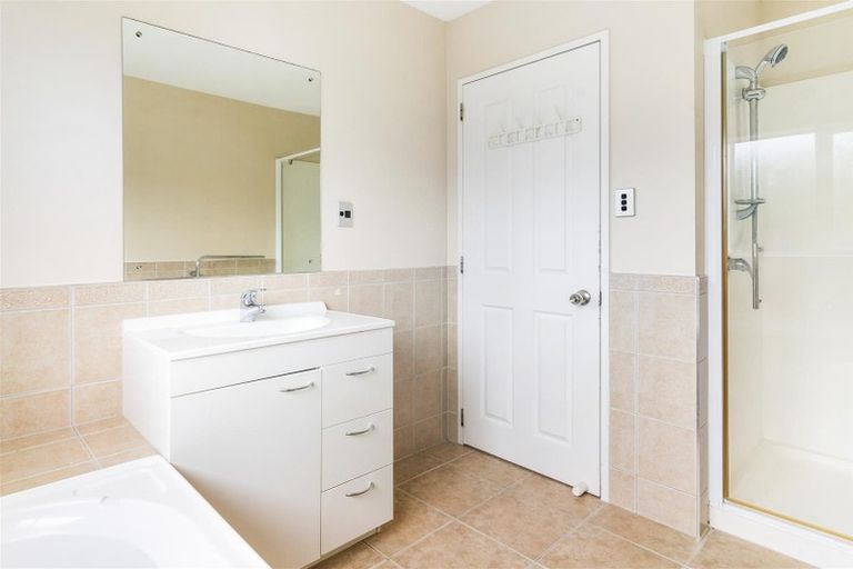 Photo of property in 10 Maypark Crescent, Flat Bush, Auckland, 2016