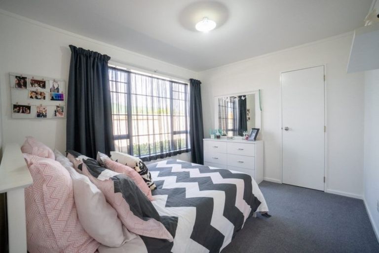 Photo of property in 8 Logan Place, Kelvin Grove, Palmerston North, 4414