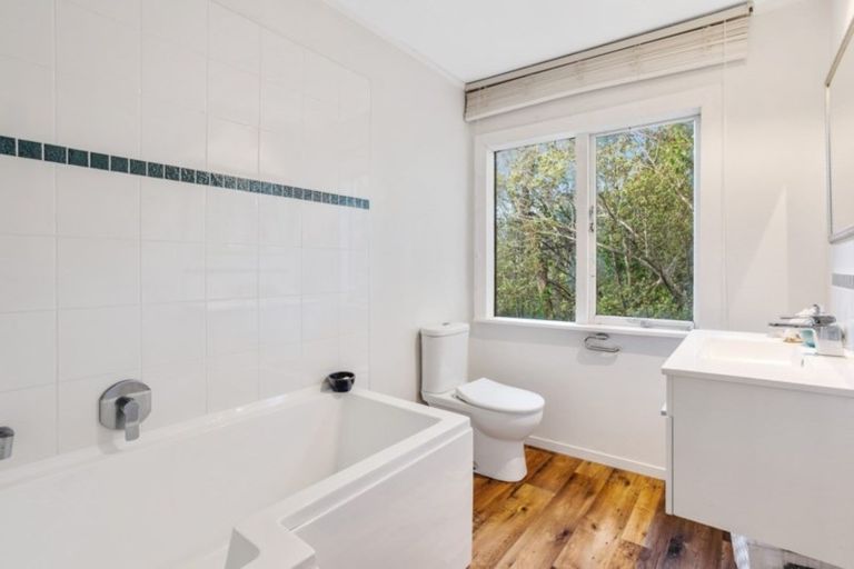 Photo of property in 21 Marae Road, Greenhithe, Auckland, 0632