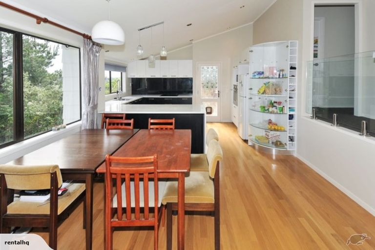 Photo of property in 14 Dianthus Place, Browns Bay, Auckland, 0630