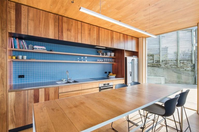 Photo of property in 6 Crawford Road, Kilbirnie, Wellington, 6022