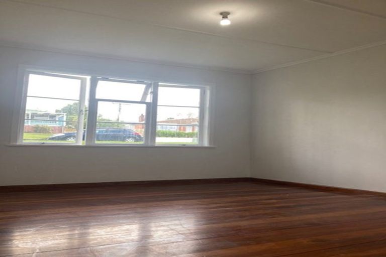 Photo of property in 5 Christina Avenue, Te Atatu South, Auckland, 0602