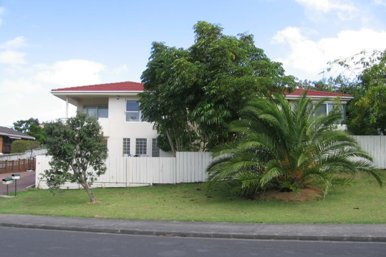 Photo of property in 1/10 Sailfish Drive, West Harbour, Auckland, 0618